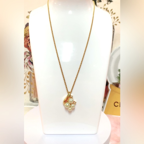 Christian Dior Pearl Rhinestone Gold Tone Pendant Necklace- GREAT CONDITION - Picture 1 of 9